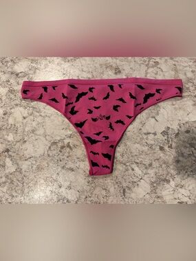VS PINK Halloween Bats Seamless Thong panty Pink NWT Large